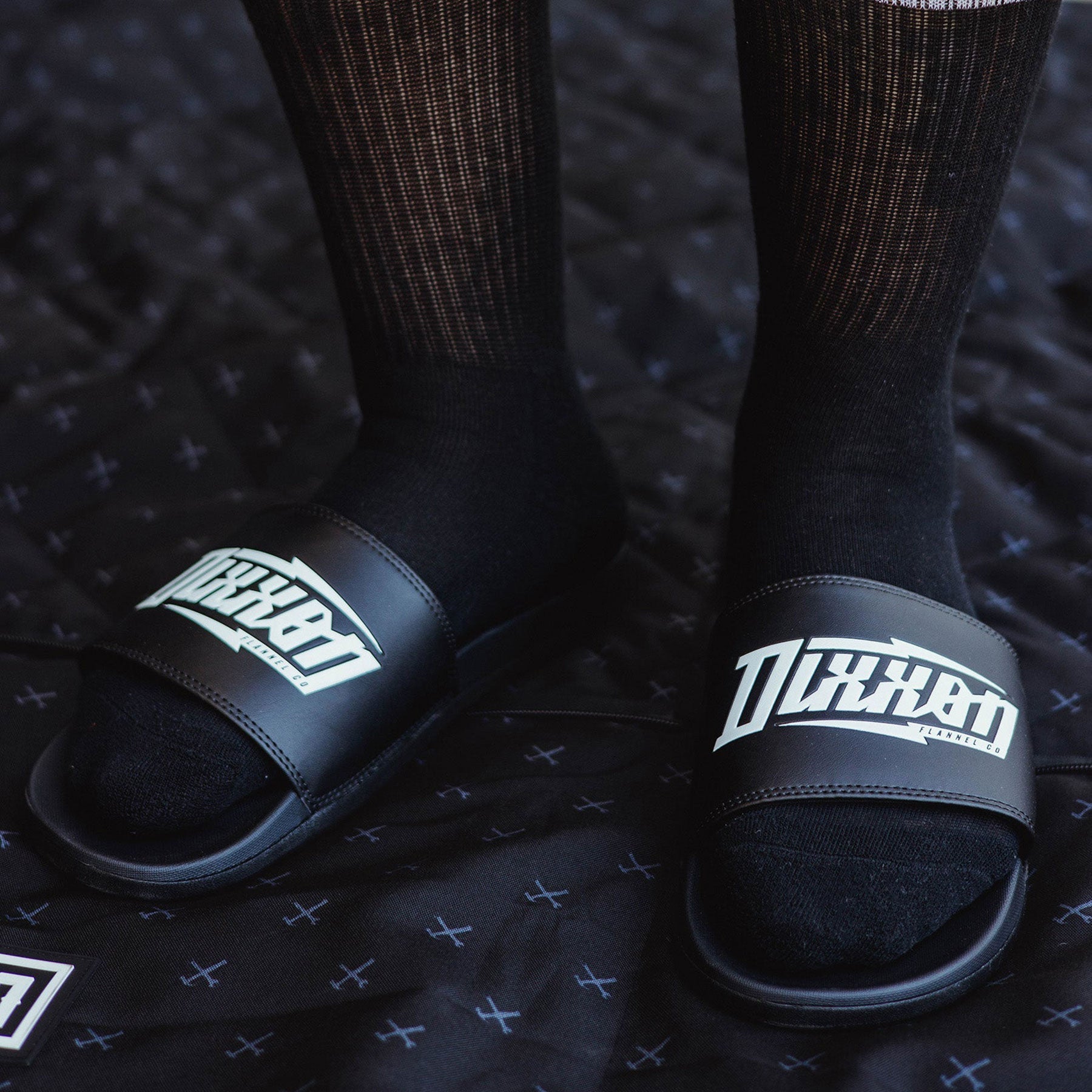 Bolt Slides White Black Dixxon Flannel – DIXXON UK