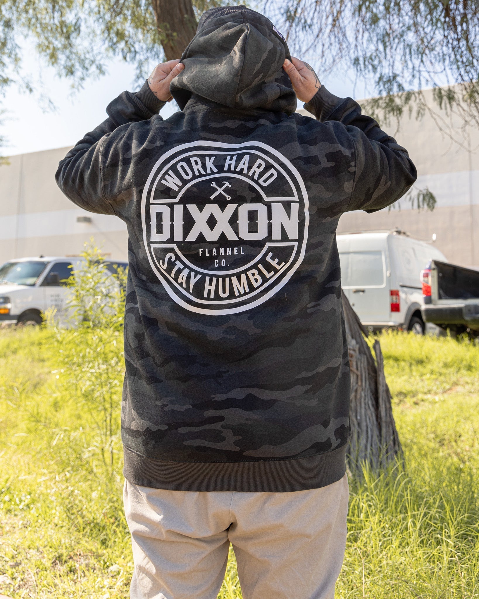 アイドル Full Zip Camo Hoodie Produced by XG XL Produced by XGのFull Zip Camo Hoodieと Oversized Camo Sweat Pants